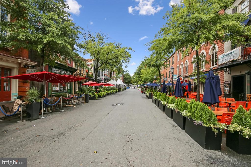 621 N SAINT ASAPH ST #302, Alexandria, VA 22314