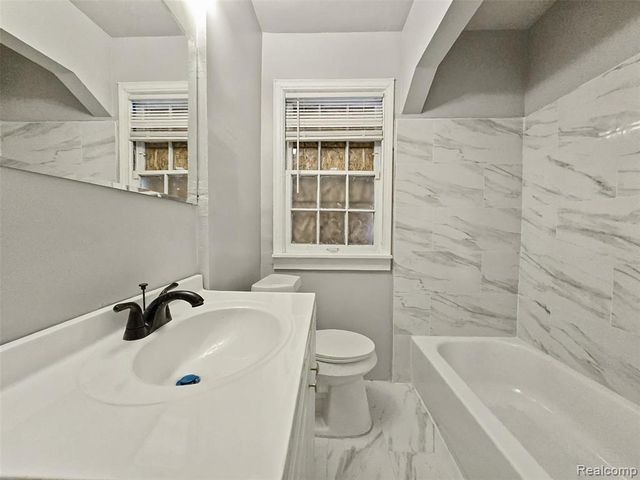 9500 Lakepointe Street, Detroit, MI 48224