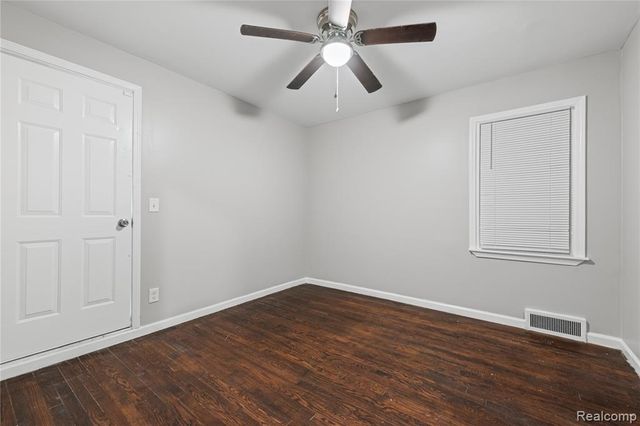 9500 Lakepointe Street, Detroit, MI 48224