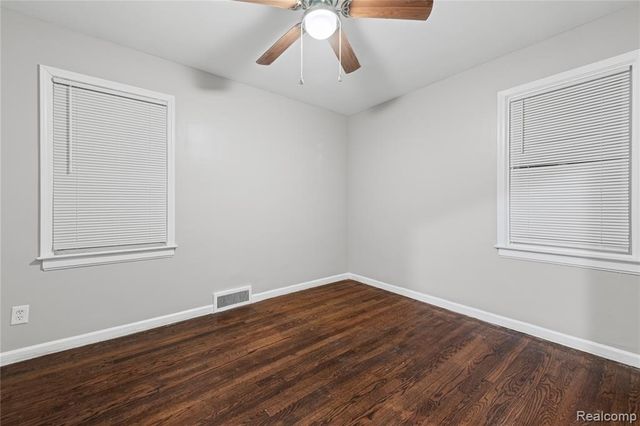 9500 Lakepointe Street, Detroit, MI 48224