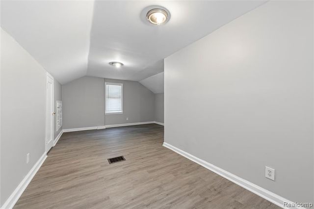 9500 Lakepointe Street, Detroit, MI 48224