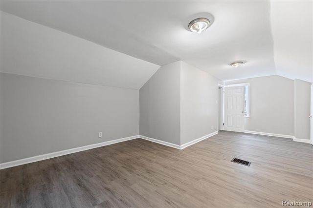 9500 Lakepointe Street, Detroit, MI 48224