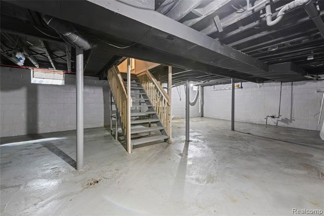 9500 Lakepointe Street, Detroit, MI 48224