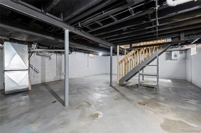 9500 Lakepointe Street, Detroit, MI 48224