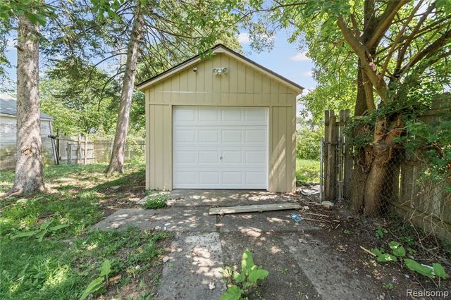 9500 Lakepointe Street, Detroit, MI 48224