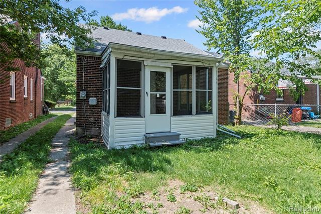 9500 Lakepointe Street, Detroit, MI 48224