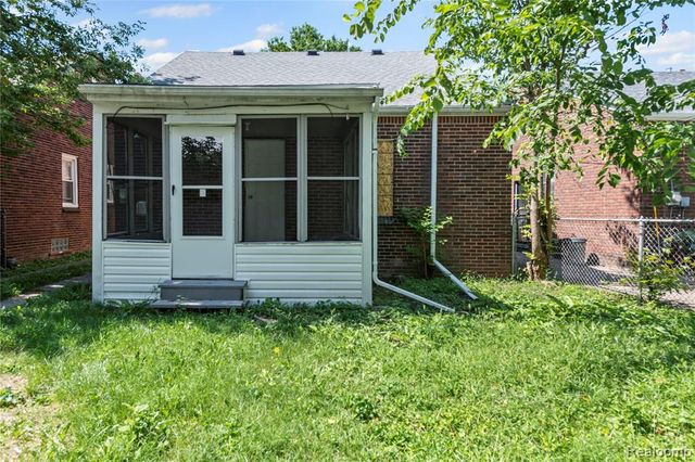 9500 Lakepointe Street, Detroit, MI 48224