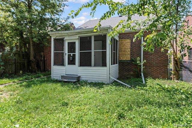 9500 Lakepointe Street, Detroit, MI 48224