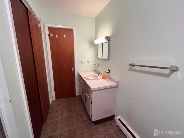 342 shoreland Circle, Old Bridge, NJ 08879