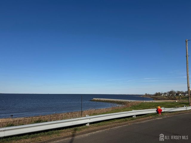 342 shoreland Circle, Old Bridge, NJ 08879