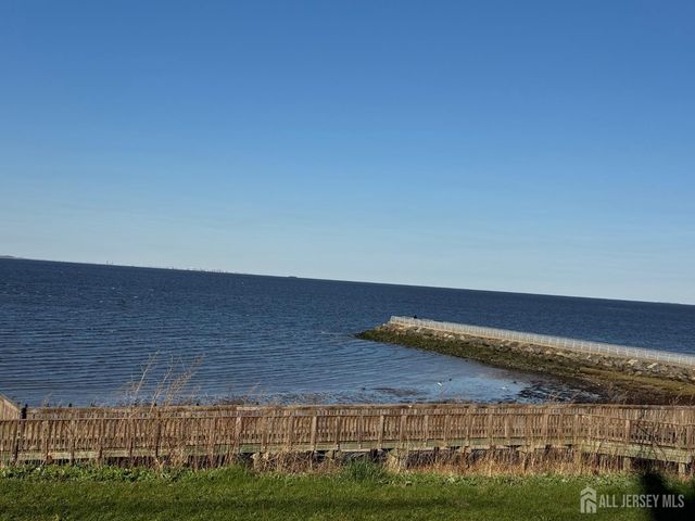 342 shoreland Circle, Old Bridge, NJ 08879