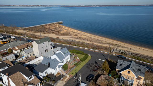 342 shoreland Circle, Old Bridge, NJ 08879