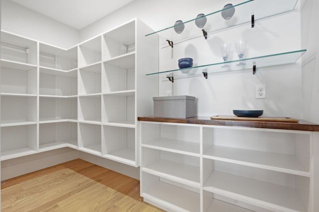 11 Lexington St, Burlington, MA 01803