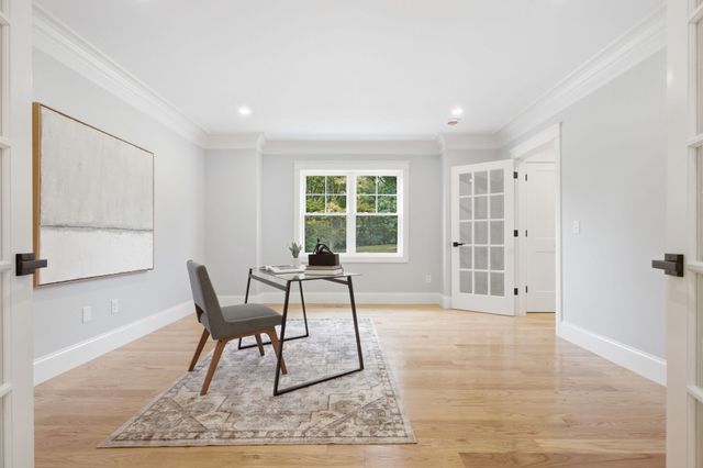 11 Lexington St, Burlington, MA 01803