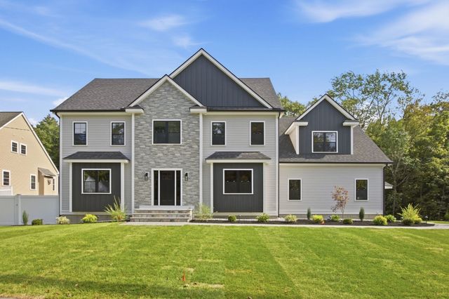 11 Lexington St, Burlington, MA 01803