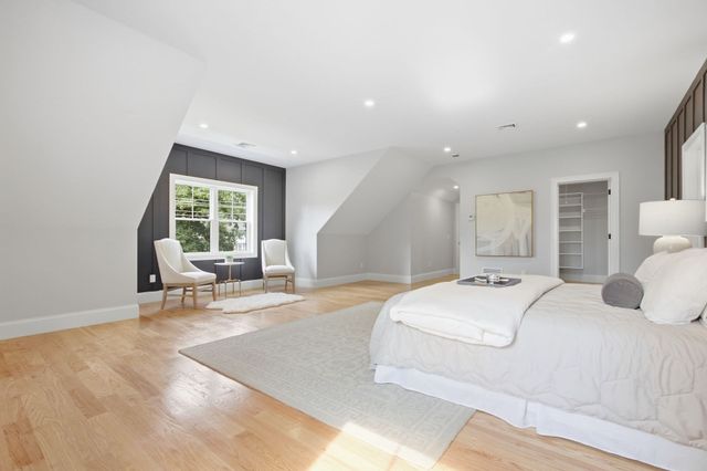 11 Lexington St, Burlington, MA 01803