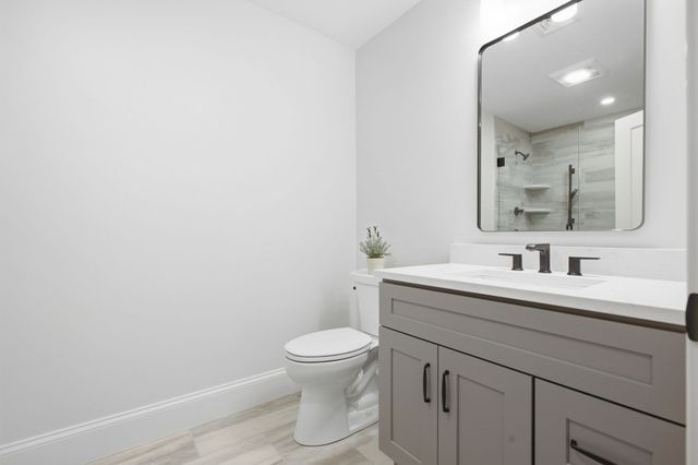 11 Lexington St, Burlington, MA 01803
