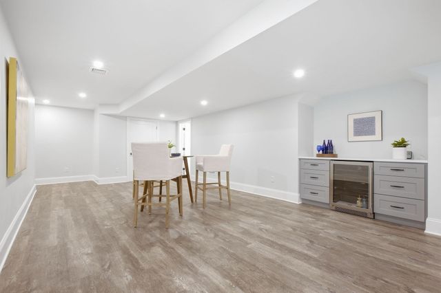 11 Lexington St, Burlington, MA 01803