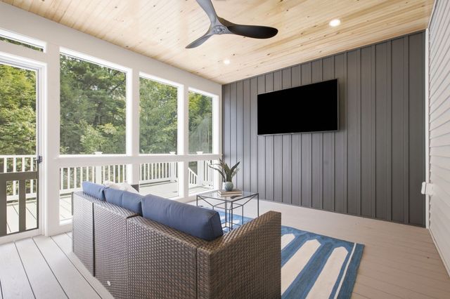 11 Lexington St, Burlington, MA 01803