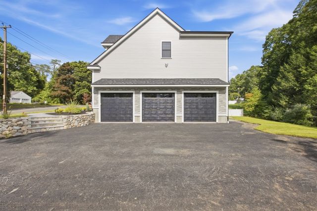 11 Lexington St, Burlington, MA 01803