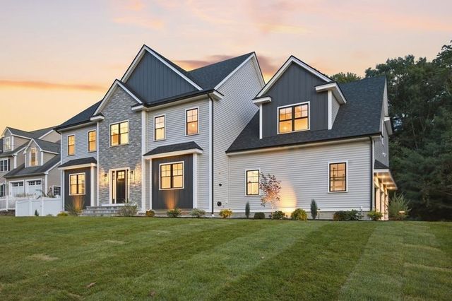 11 Lexington St, Burlington, MA 01803
