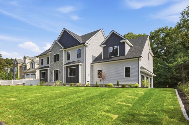 11 Lexington St, Burlington, MA 01803