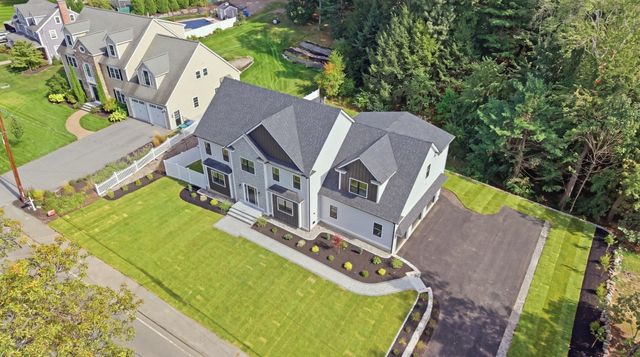 11 Lexington St, Burlington, MA 01803