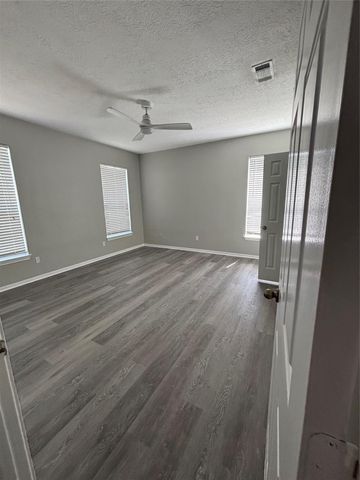 211 Oaks Grande Drive, Baytown, TX 77523