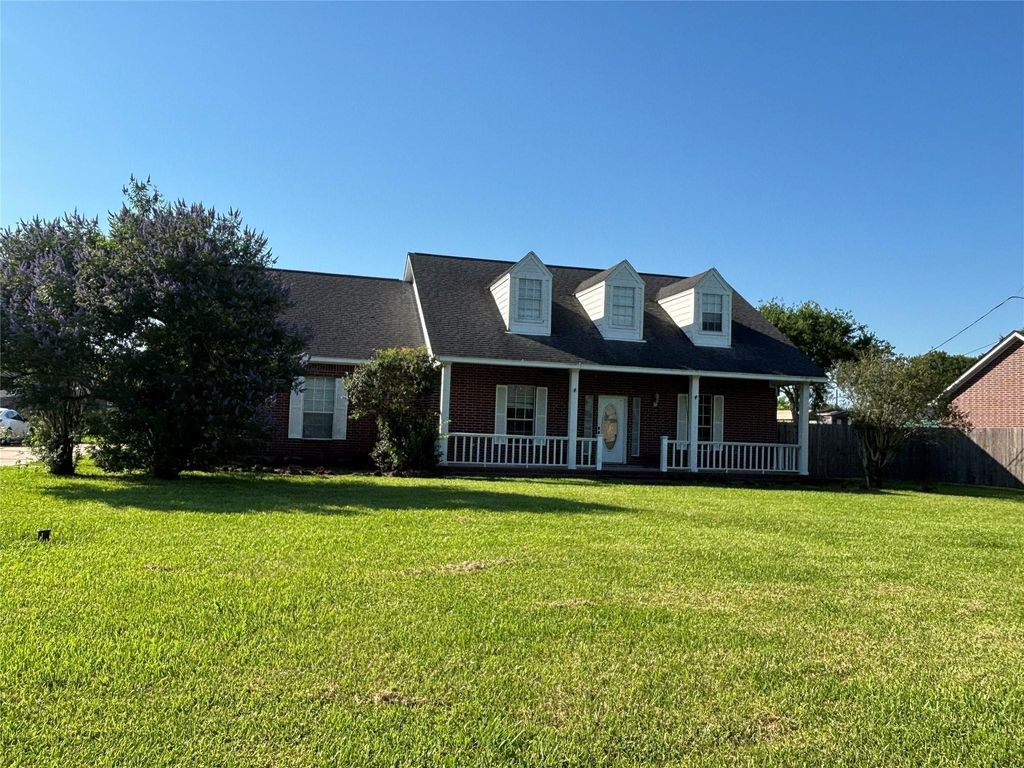 211 Oaks Grande Drive, Baytown, TX 77523