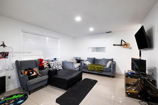 1519 NW 40th Street 1, Miami, FL 33142