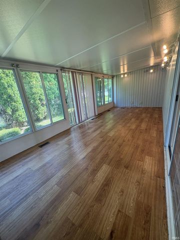 215 N 1st Street, Upland, IN 46989