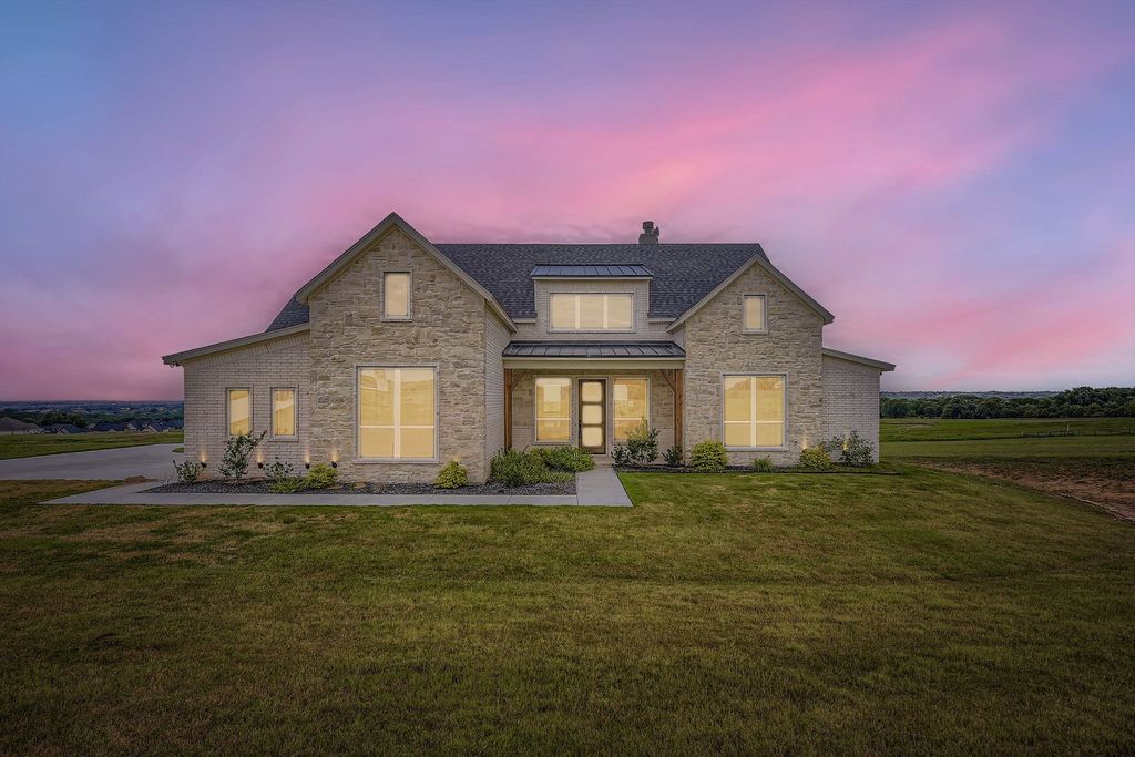1012 Agnes N, Springtown, TX 76082