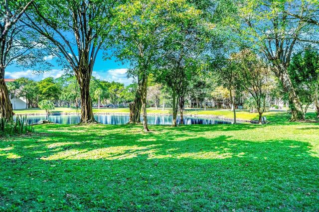2214 S Cypress Bend Drive 106, Pompano Beach, FL 33069