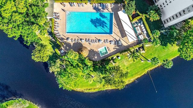 2214 S Cypress Bend Drive 106, Pompano Beach, FL 33069