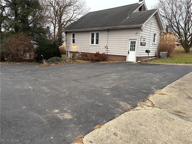4258 Mahoning Avenue, Youngstown, OH 44515