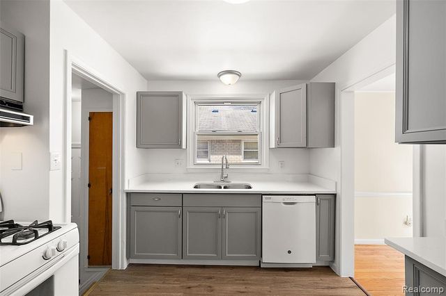 20879 Beaufait Street, Harper Woods, MI 48225