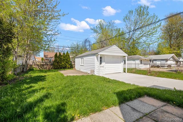 20879 Beaufait Street, Harper Woods, MI 48225