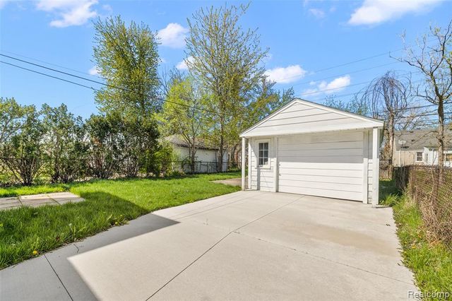 20879 Beaufait Street, Harper Woods, MI 48225