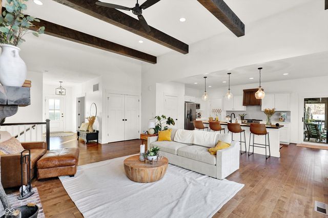 376 Parkside Circle, Greenfield, IN 46140