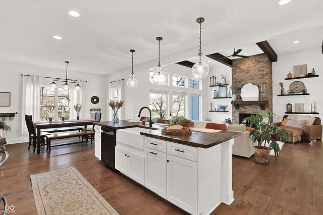 376 Parkside Circle, Greenfield, IN 46140