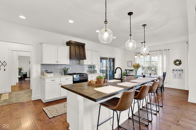 376 Parkside Circle, Greenfield, IN 46140