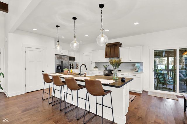 376 Parkside Circle, Greenfield, IN 46140