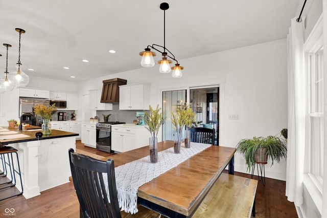 376 Parkside Circle, Greenfield, IN 46140