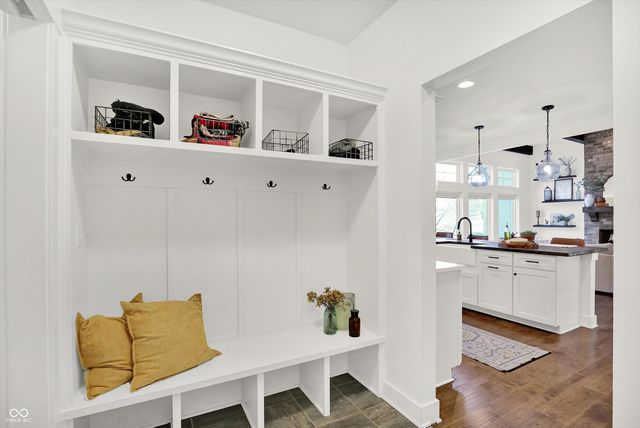 376 Parkside Circle, Greenfield, IN 46140