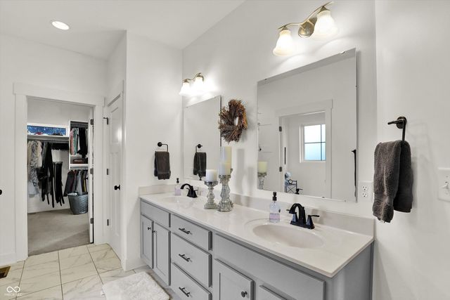 376 Parkside Circle, Greenfield, IN 46140