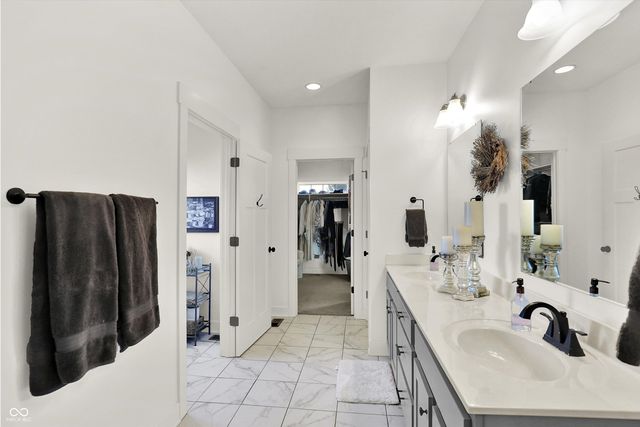 376 Parkside Circle, Greenfield, IN 46140