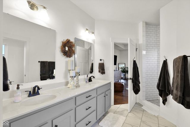 376 Parkside Circle, Greenfield, IN 46140