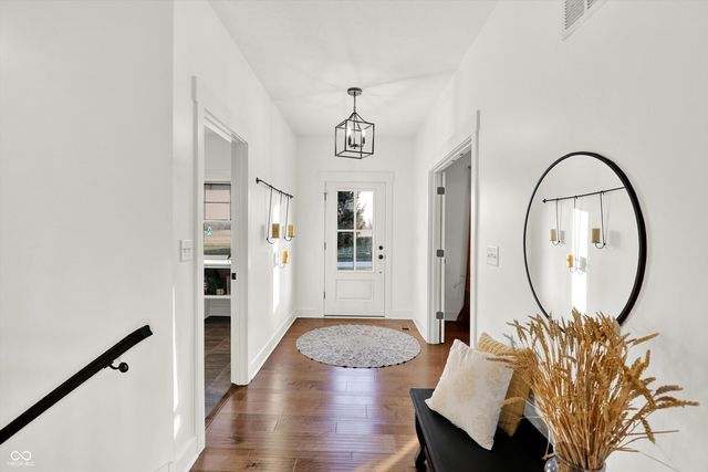 376 Parkside Circle, Greenfield, IN 46140