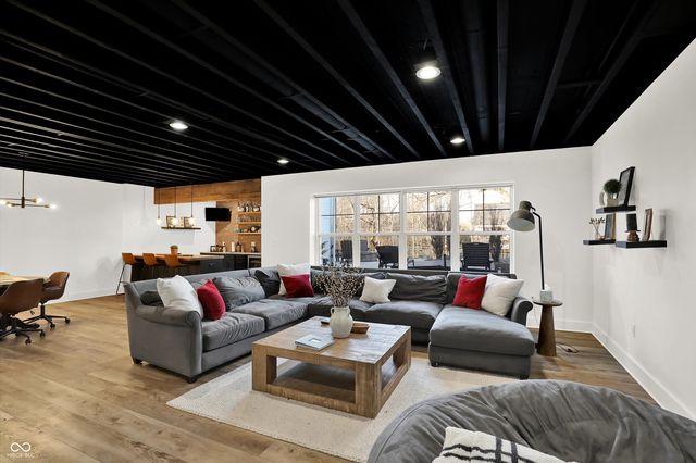 376 Parkside Circle, Greenfield, IN 46140