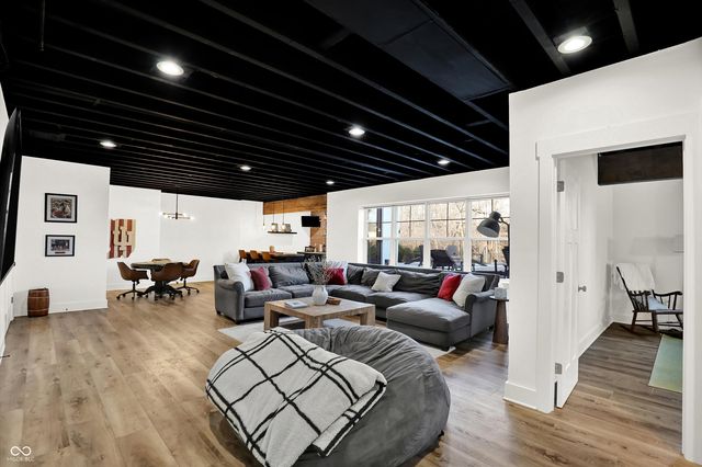 376 Parkside Circle, Greenfield, IN 46140